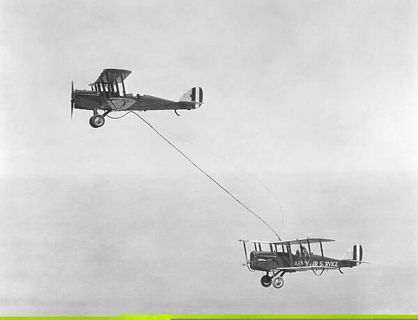 First mid-air refuelling, 1923 C013  /  7773