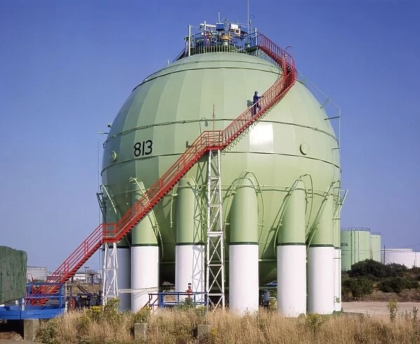 Oil refinery storage tank