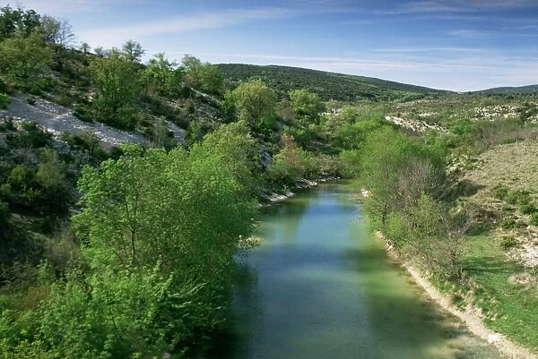 River Herault, near St. Guilhem Le Desert, Languedoc-Roussillon, France, Europe