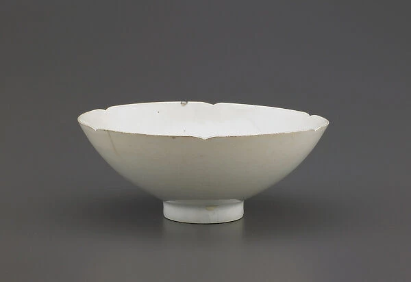 Bowl with notched rim, Jingdezhen, Jiangzi province, Northern or Southern Song dynasty