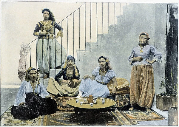Moorish women of Algiers taking tea - autochrome, late 19th century