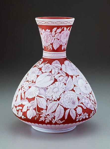 Vase, Stourbridge, 1885  /  90. Creators: Thomas Webb and Sons, George Woodall