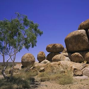 Rounded rock formations, the Pebbles, or Devils Marbles, Northern Territory