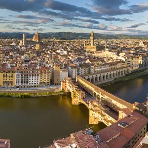 Italy, Tuscany, Florence, Arno river and city center